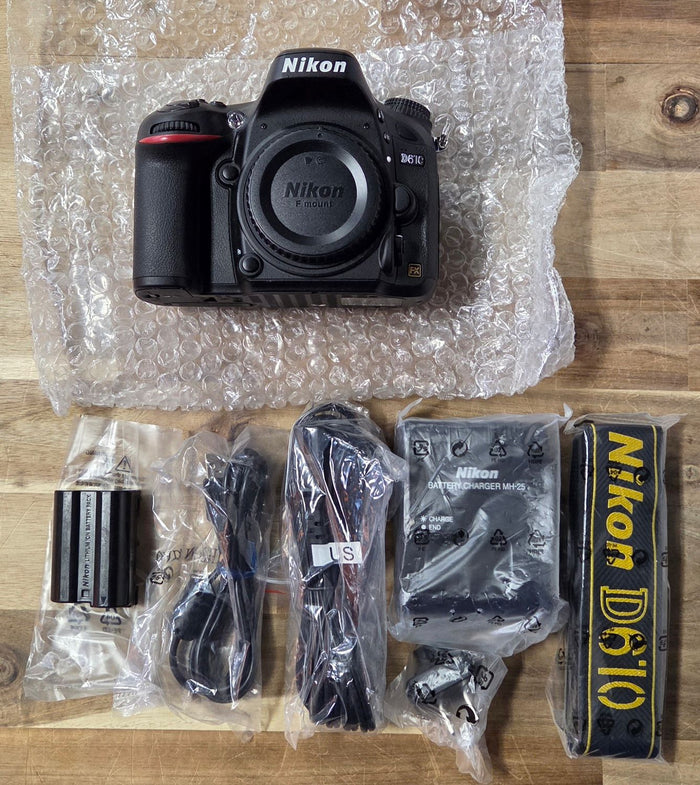 Nikon D610 Kit (D610 - AF-S 50mm F/1.8G - MB-D14 Battery Pack - WU-1B Wireless Adapter)